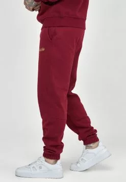 SikSilk Embossed Logo Relaxed Fit Joggers - Trainingsbroek - Burgundy 12 SikSilk Embossed Logo Relaxed Fit Joggers - Trainingsbroek - Burgundy -Outlet SikSilk Winkel 1402768e0ec04a66b8328d51f24095d3