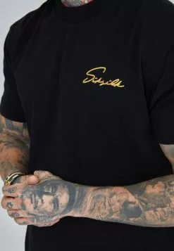 SikSilk Script- T-Shirt Print - Black 8 SikSilk Script- T-Shirt Print - Black -Outlet SikSilk Winkel 14c553f8ef1a4351a11f9bd8b6896044