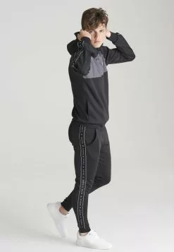 SikSilk Fusion - Hoodie - Black 11 SikSilk Fusion - Hoodie - Black -Outlet SikSilk Winkel 28dc2bf32f4c4111a5eac0abc3a584f3