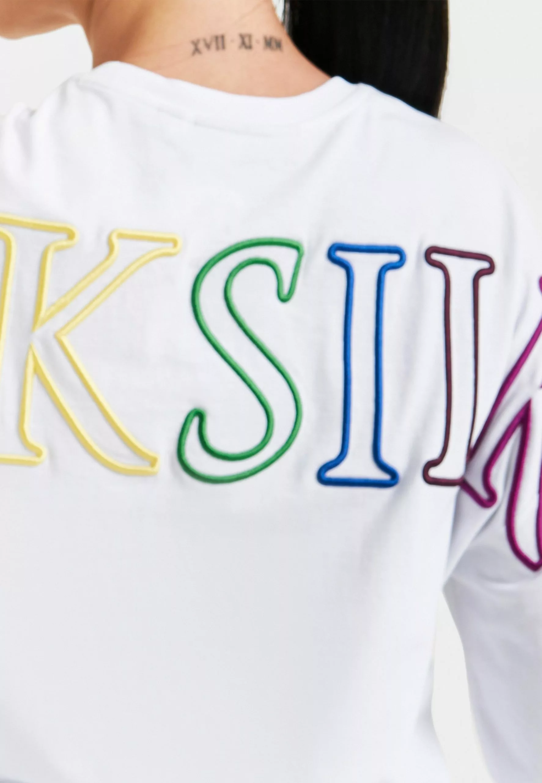 SikSilk Branded Crop Rainbow - T-Shirt Print - White 4 SikSilk Branded Crop Rainbow - T-Shirt Print - White - Afbeelding 2