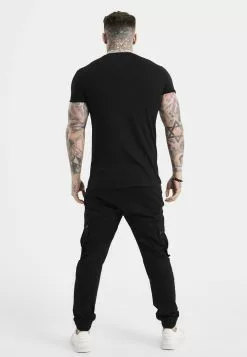 SikSilk Script Embroidery Muscle Fit - T-Shirt Basic - Black -Outlet SikSilk Winkel 4d5cf1ad33eb4dc8b241950414fa0fbd