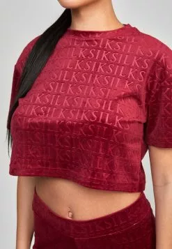 SikSilk Velour Crop - T-Shirt Print - Red 11 SikSilk Velour Crop - T-Shirt Print - Red -Outlet SikSilk Winkel 9b17b7ae1f1c46e7b9c376d308473aa1