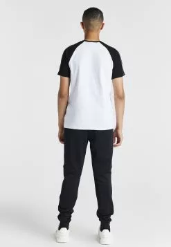 SikSilk Technical Raglan - T-Shirt Print - White,Black -Outlet SikSilk Winkel a4b1d315144f4f77bfdae5b9dc683e24