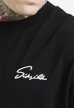 SikSilk Script Embroidery - T-Shirt Print - Black 10 SikSilk Script Embroidery - T-Shirt Print - Black -Outlet SikSilk Winkel a85d27d8864648f8b477f66661819185