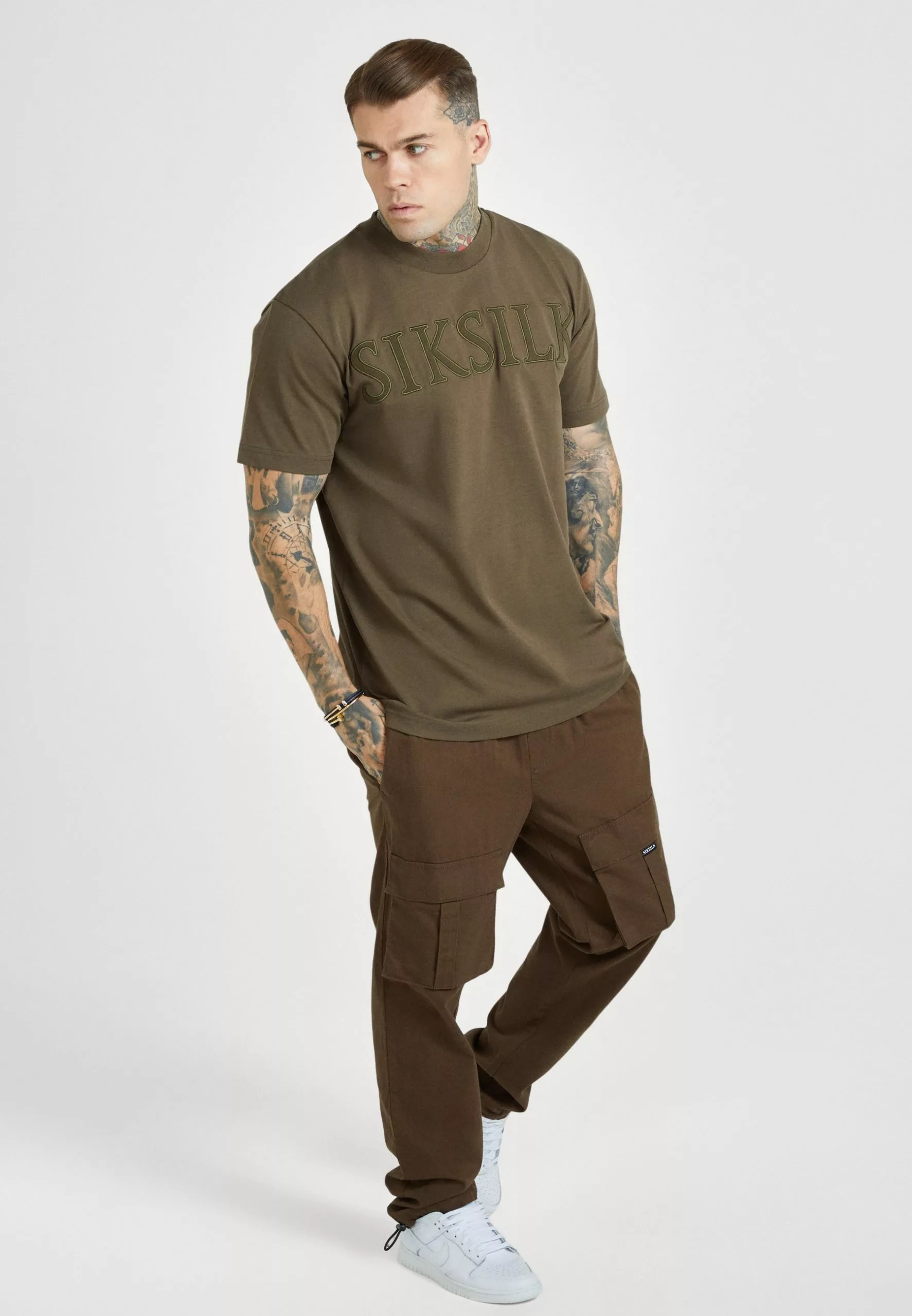 SikSilk Applique Logo - T-Shirt Print - Khaki 6 SikSilk Applique Logo - T-Shirt Print - Khaki - Afbeelding 4